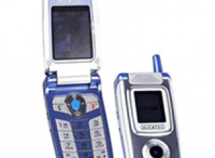 Alcatel представи първия за компанията  флип телефон