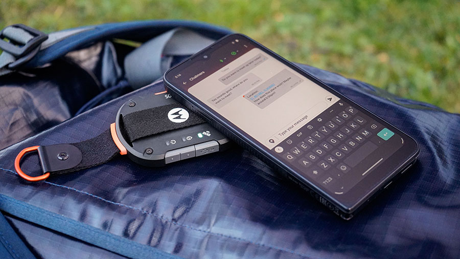 Motorola Defy Satellite Link осигурява сателитна връзка за всяко устройство с iOS и Android