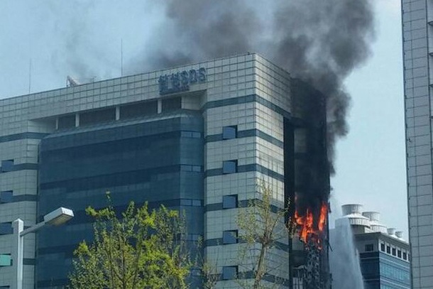 Горя център за данни на Samsung