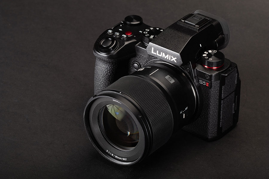 Panasonic Lumix S5 II и S5 IIX получават подобрения при автофокуса, стабилизацията и още