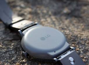 LG работи по хибриден умен часовник