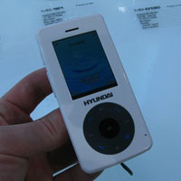 Снимки на три телефона от Hyundai