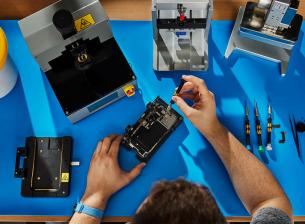 Apple ще позволи ремонт на iPhone с оригинални части втора употреба