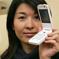 Японците ще опростяват телефоните си, за да спечелят международни пазари