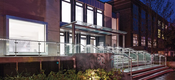 Apple се готви да отвори офис в Кембридж