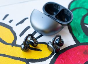 РЕВЮ: Huawei FreeClip комбинира удобство и необичаен дизайн