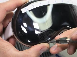 Предният дисплей на Apple Vision Pro се издрасква доста лесно
