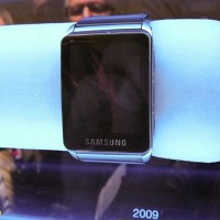 И Samsung с телефон за китката