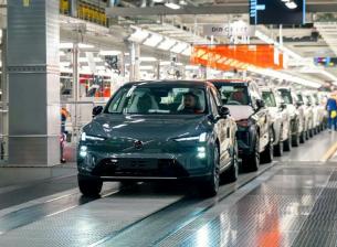 Volvo стартира производството на EX60: Пробег от 810 км и светкавично зареждане