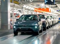 Volvo стартира производството на EX60: Пробег от 810 км и светкавично зареждане