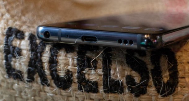 LG V40 ще осигури пет камери и стерео говорители