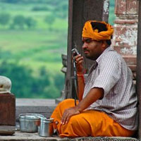 Индия ще прекъсне 25 милиона телефона през януари