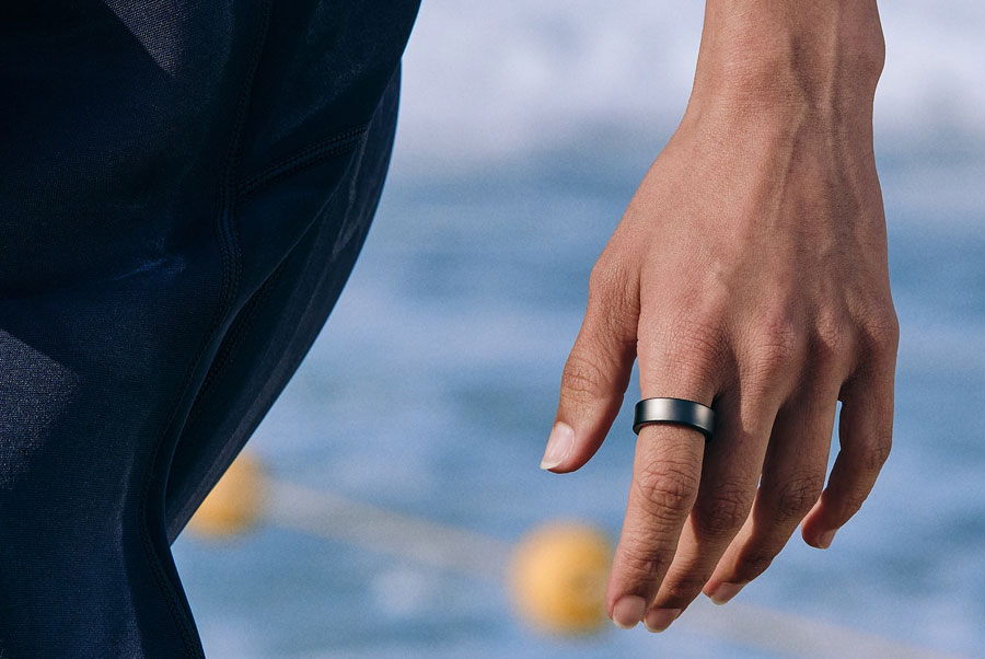 Samsung galaxy ring on a hand