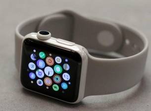 Британското правителство забрани Apple Watch на срещите на министрите