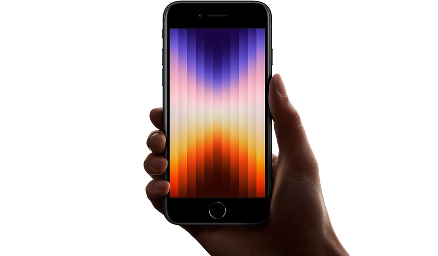 Apple изглежда намалява производството на новия iPhone SE заради слабо търсене