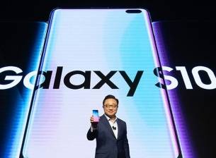 Samsung иска да скрие предната камера и сензорите под дисплея на бъдещите си смартфони