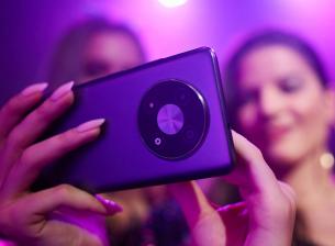 Новият Vivacom 5G смартфон е устройство на месеца 