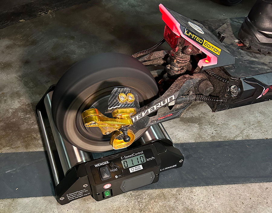 Ето устройството, с което полицията хваща незаконно бързите ел. тротинетки и ел. велосипеди