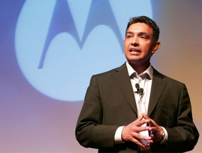 Apple иска европейските власти да се намесят в патентните спорове с Motorola