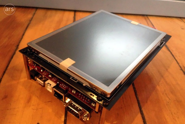 Появиха се снимки на ранен прототип на iPhone със 5х7-инчов дисплей