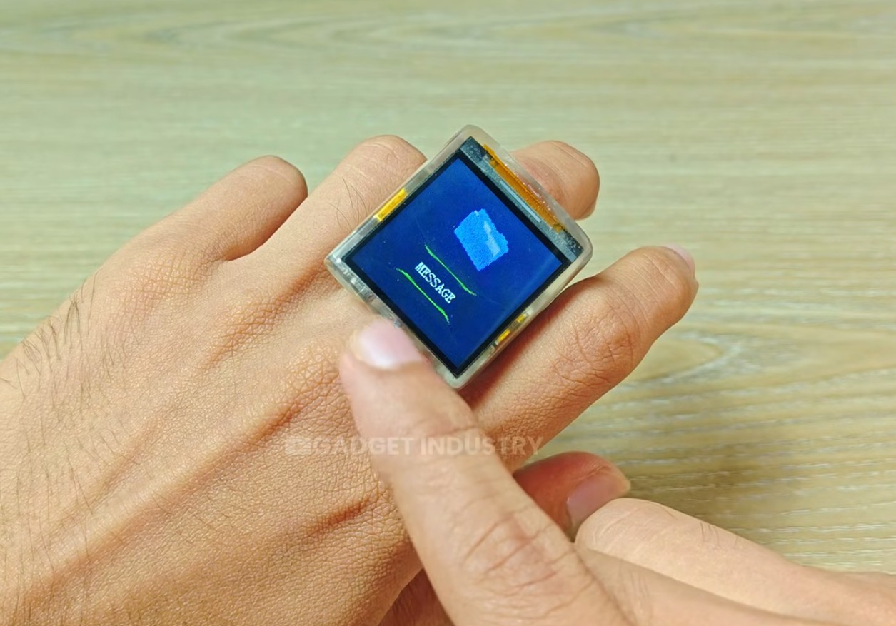 Хакер превърна стар смарт часовник в умен пръстен