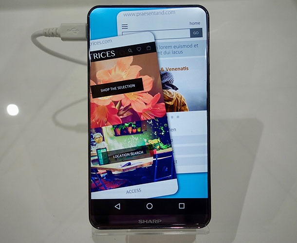 Sharp показа мобилен дисплей със заоблени ъгли