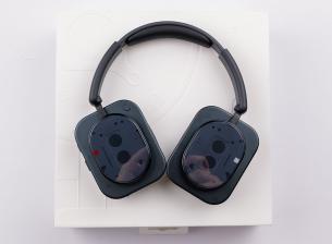 Nothing Headphone (1) съчетават естетика и качествен звук