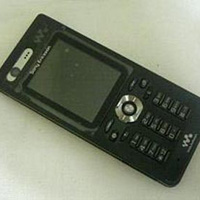 Sony Ericsson W880i в черно