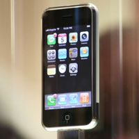 Foxconn ще компенсира семейството на загиналия си служител