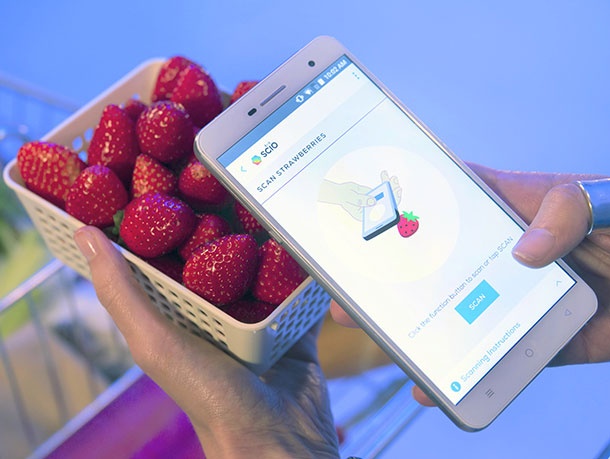 Този смартфон включва сензор за молекулярен анализ