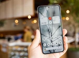 Nothing Phone (2) получи първи ъпдейт с куп подобрения