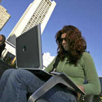 271 милиона потребители на мобилен широколентов достъп до интернет в края на 2009 г.