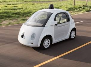 Автомобилите на Google може би ще се зареждат безжично