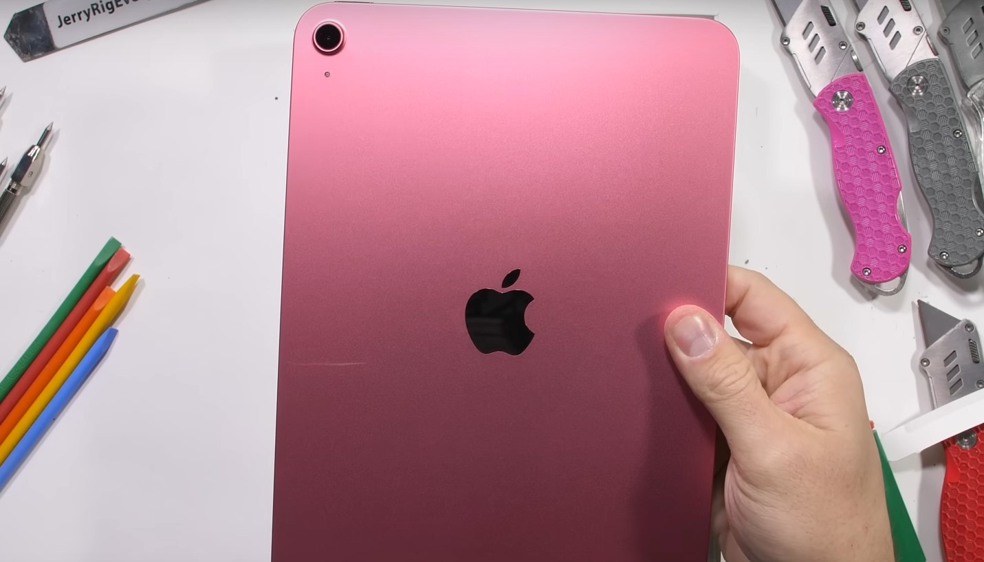 Очакван резултат при опит за огъване на новия iPad