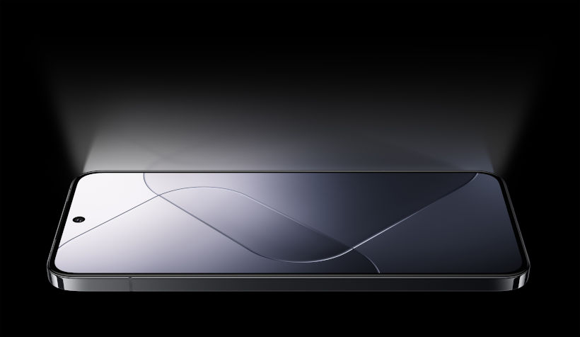 Vivacom предлага новия флагман Xiaomi 14 в комплект със смарт гривна 