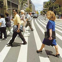 И пешеходците да внимават с мобилните телефони