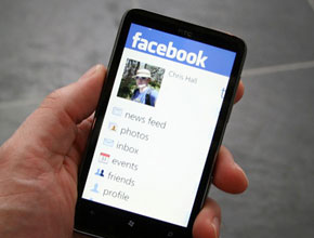 Facebook за Windows Phone 7 вече поддържа Mango