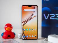 РЕВЮ: Vivo V23 взима селфитата много насериозно