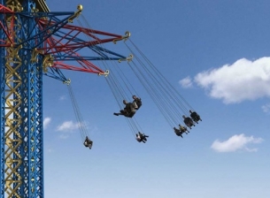 iPhone оцеля след падане от самолет и изпускане от въртележка