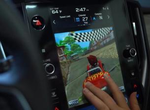 Бетата на Android Auto 14.1 добавя поддръжка за игри от Android