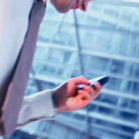 И писането на SMS може да причини болки в гърба