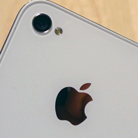 Белият iPhone 4 все пак ще се продава през пролетта на 2011 г.?