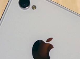 Белият iPhone 4 все пак ще се продава през пролетта на 2011 г.?