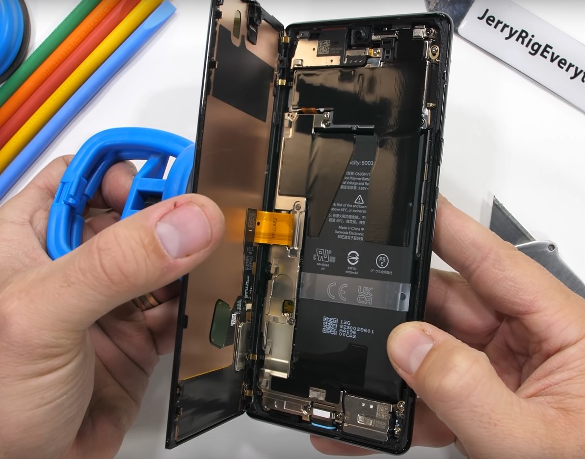 Ето как изглежда Google Pixel 6 Pro отвътре