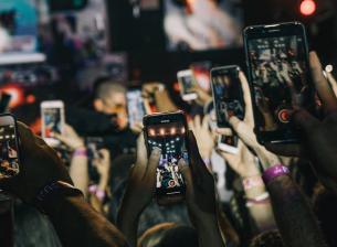 Доставките на смартфони в България с впечатляващ ръст през 2022