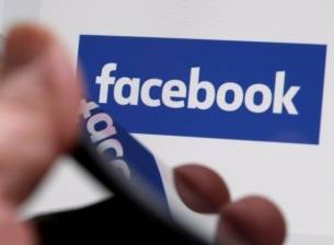 Facebook отговори на бившия си директор