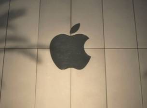 HTC може да плаща по 280 милиона долара на година на Apple