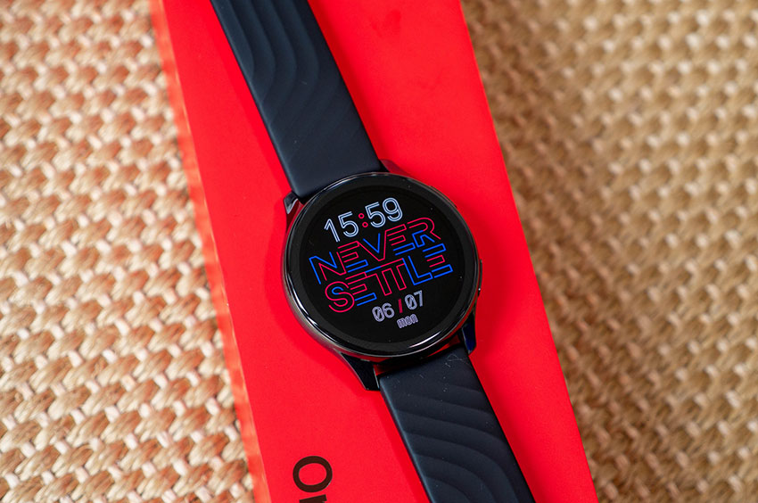 Ъпдейт на OnePlus Watch добавя управление на Spotify и навигация