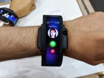 Nubia Alpha се опитва да заличи разликата между смартфон и умен часовник