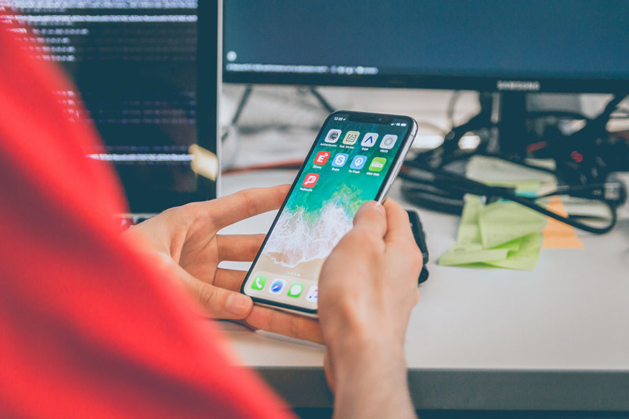 Apple отстранява неприятен бъг с iOS 13.6.1